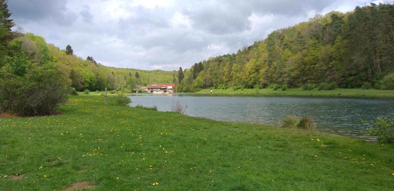 Bungalows Du Lac De Rabais Virton Exterior photo